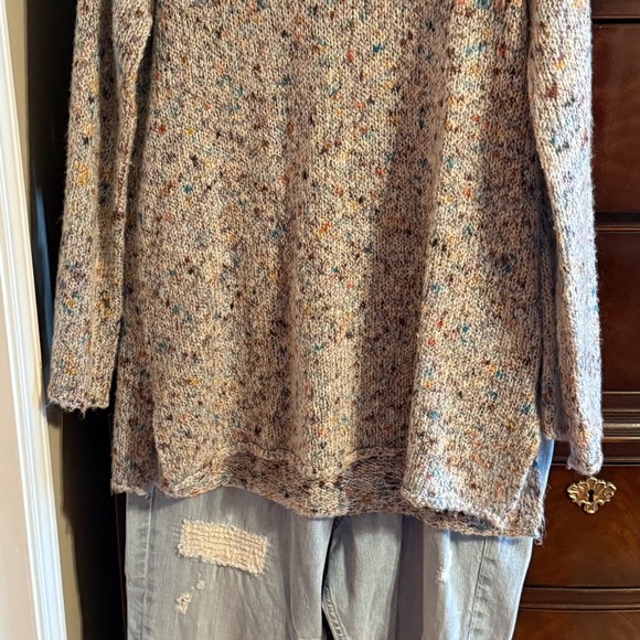 She + Sky multicolor sweater USED
Jeans not included - Picture 6 of 7